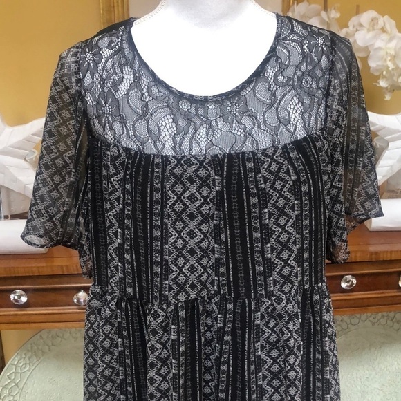 BCBGeneration Women’s Black and White Lace Chiffon Mini Dress Size Medium - Picture 5 of 16